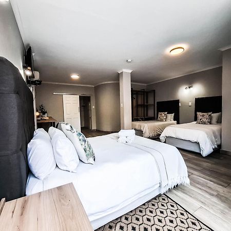 פיט רטיף B At Home Guest House מראה חיצוני תמונה