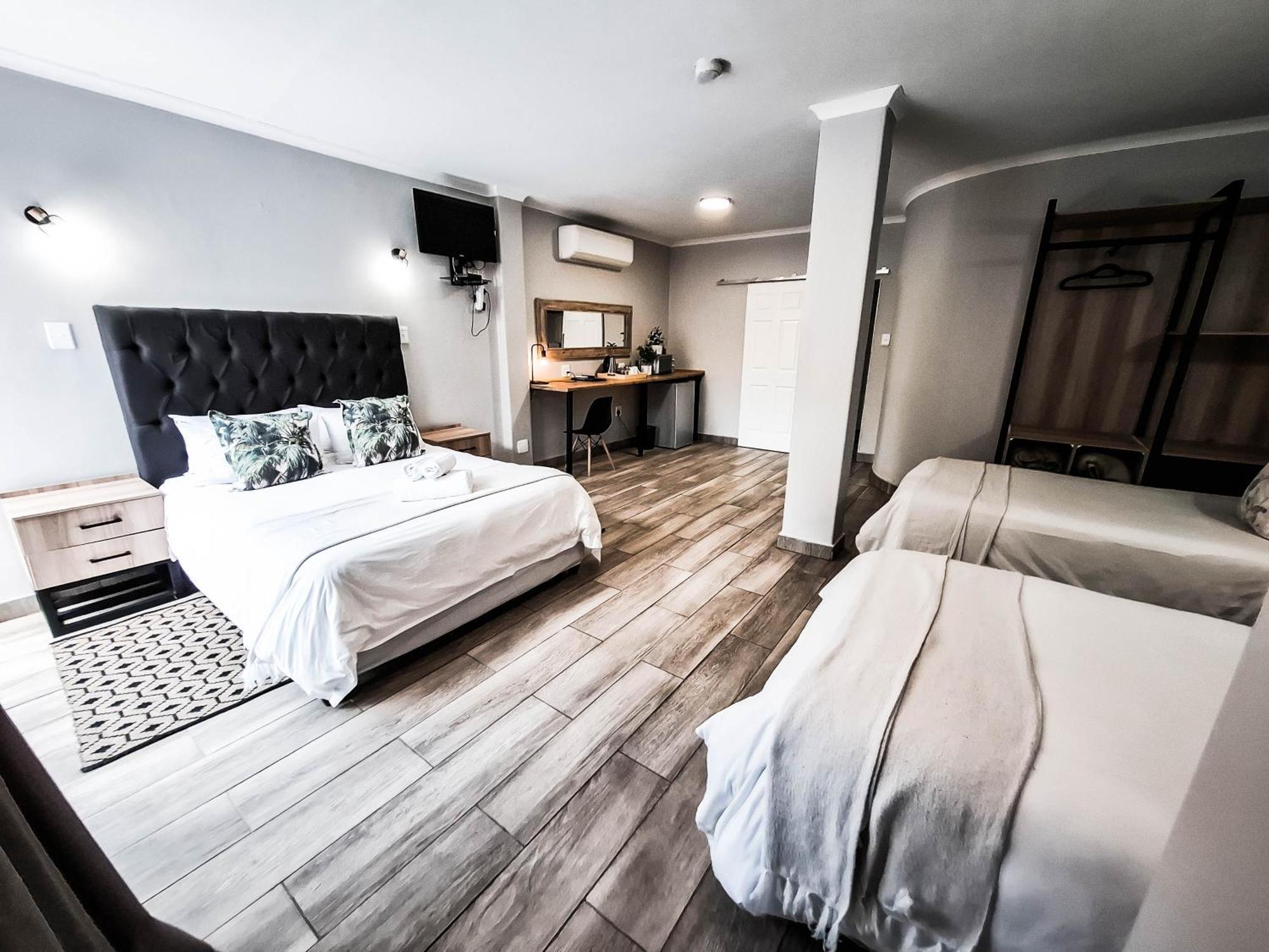 פיט רטיף B At Home Guest House מראה חיצוני תמונה