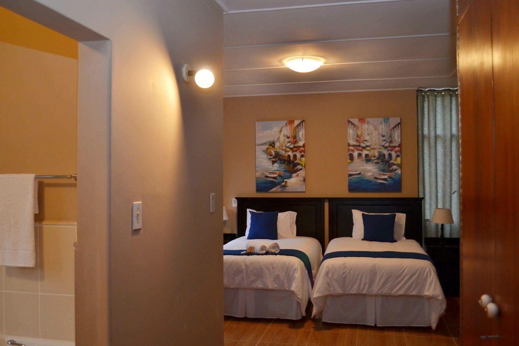 פיט רטיף B At Home Guest House מראה חיצוני תמונה